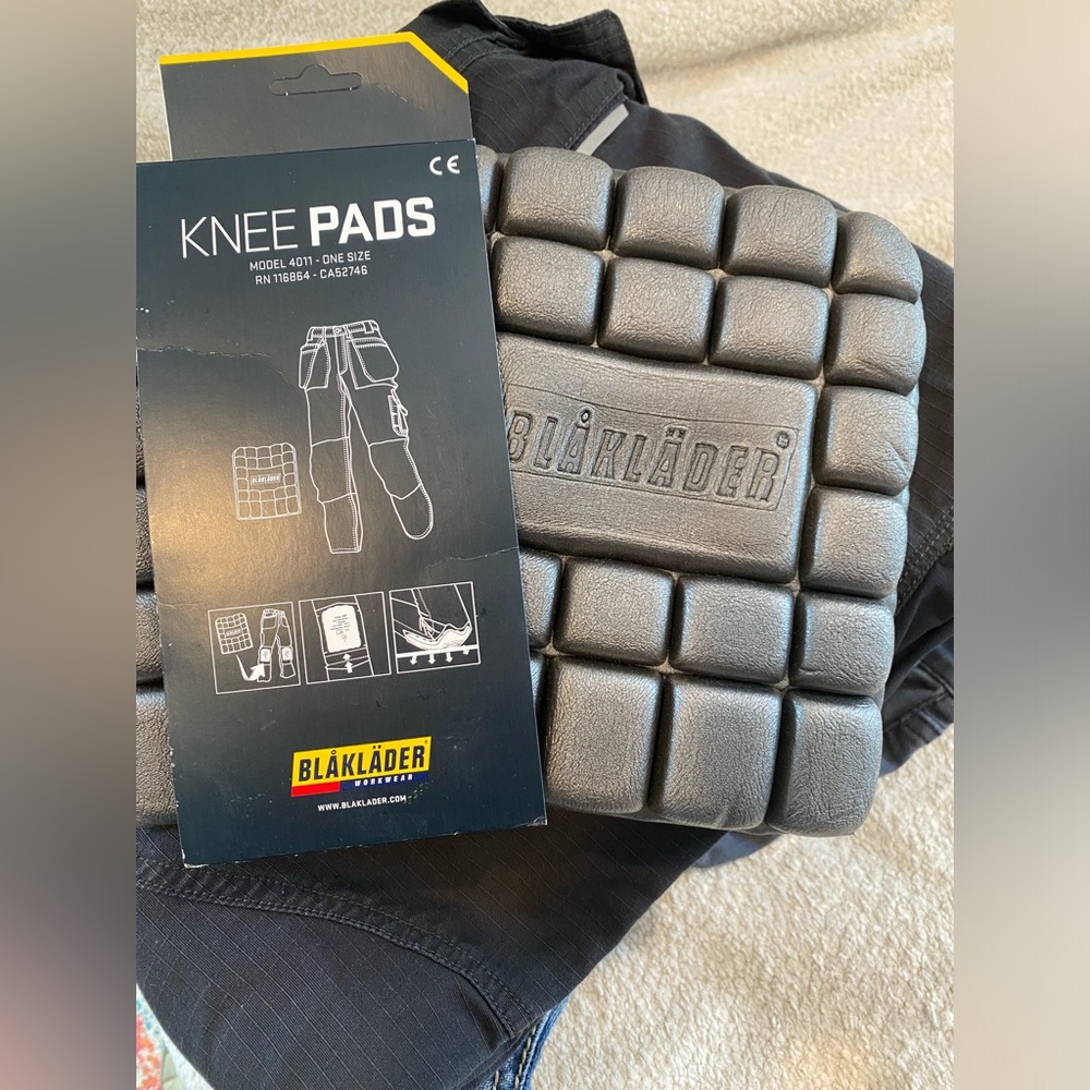 Blaklader Foam Kneepads
Fit inside reinforced knee pocket.